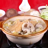 【愛新鮮】頂級酸菜白肉鍋 特價：$89