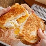 【熱樂煎】原味乳酪爆漿乳酪三明治/棉花糖系列三明治(口味任選) 特價：$59
