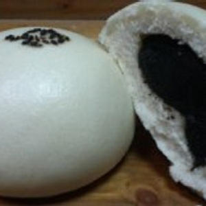 芝麻包 Steamed Sesame Bun