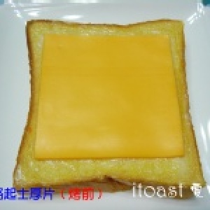 ♥itoast♥ 乾酪起士厚片 添加新鮮紅蘿蔔，營養滿分 特價：$15