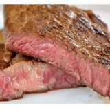 【玫瑰廚房】美國CAB熟成梅花沙朗牛排(300g) 唯有經過熟成的牛肉，才能讓牛肉呈現最完美的味道!! 特價：$175