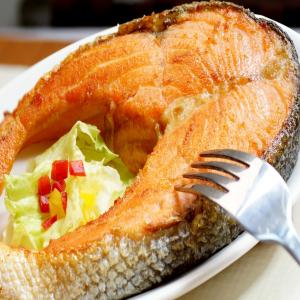 免運!【海之醇】嚴選智利鮭魚厚切270g 270g (50片，每片104.7元)