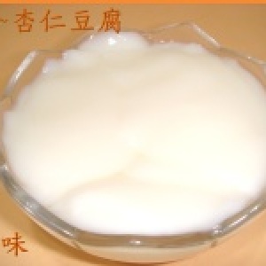 杏仁豆腐 (1100cc桶裝) （整桶未切）附上一小包糖水 特價：$80