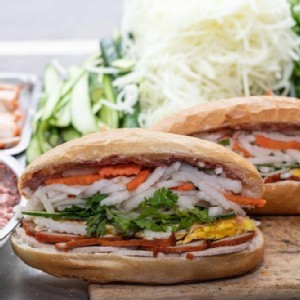 燒肉蛋麵包（bánh mì thịt trứng）